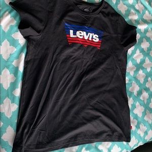 Black Levi’s short sleeve T